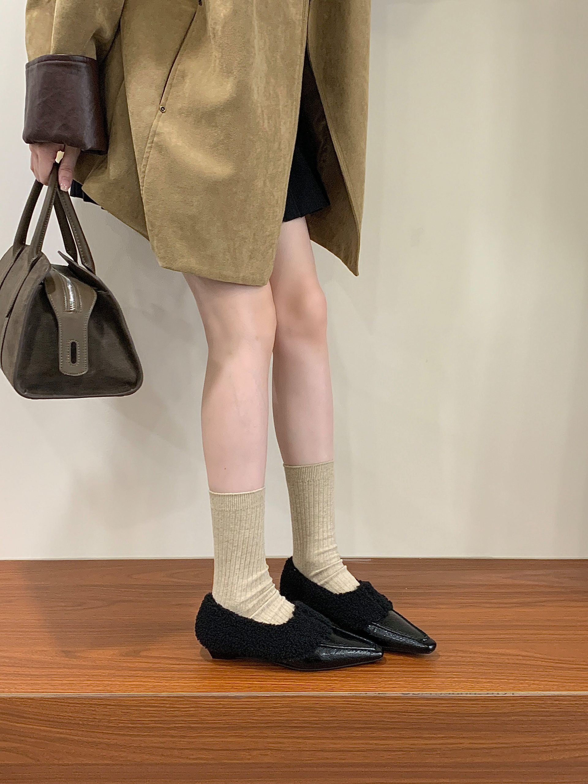 2025 New Winter Fleece Flat Shoes Women's Square Toe Comfortable Shallow Mouth Lamb Wool Casual Shoes