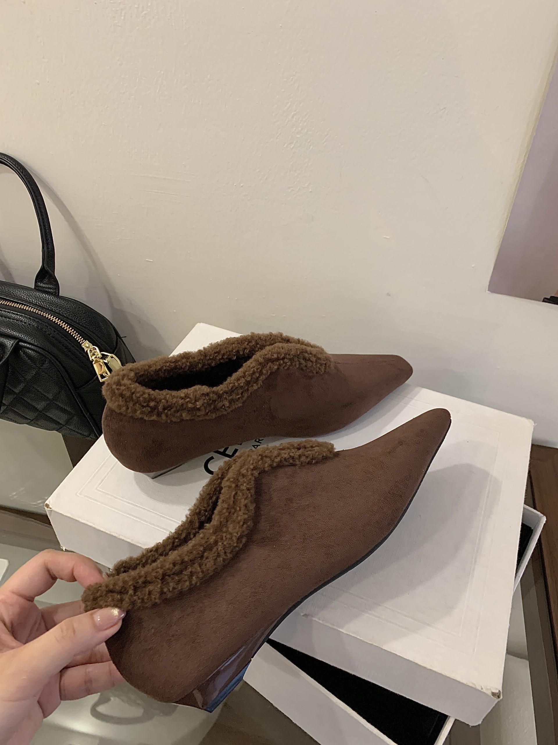 2025 New Winter Fuzzy Flat Shoes Women's Square Toe Comfortable Shallow Mouth Lamb Wool Casual Shoes - Image 3
