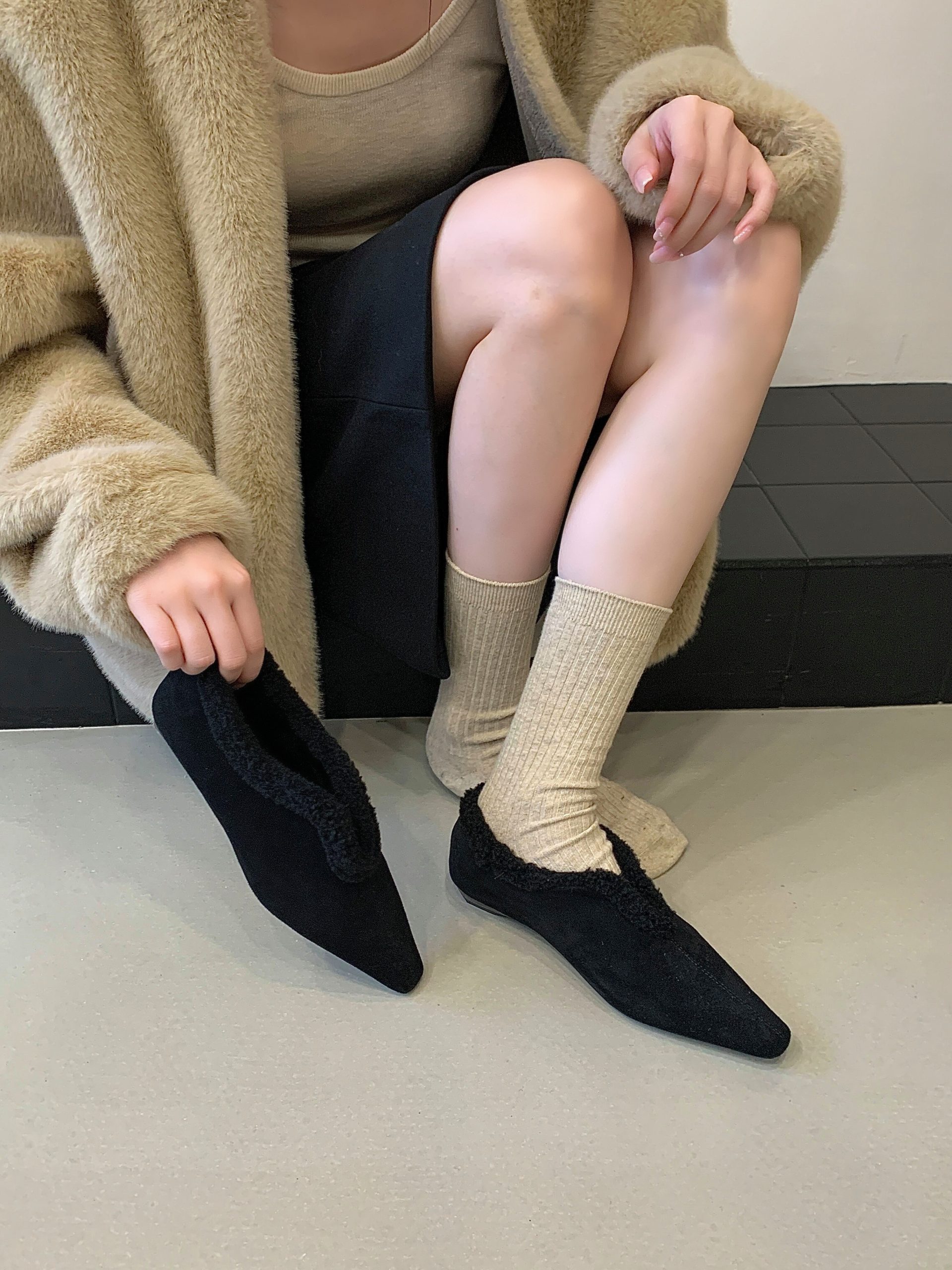 2025 New Winter Fuzzy Flat Shoes Women's Square Toe Comfortable Shallow Mouth Lamb Wool Casual Shoes - Image 4