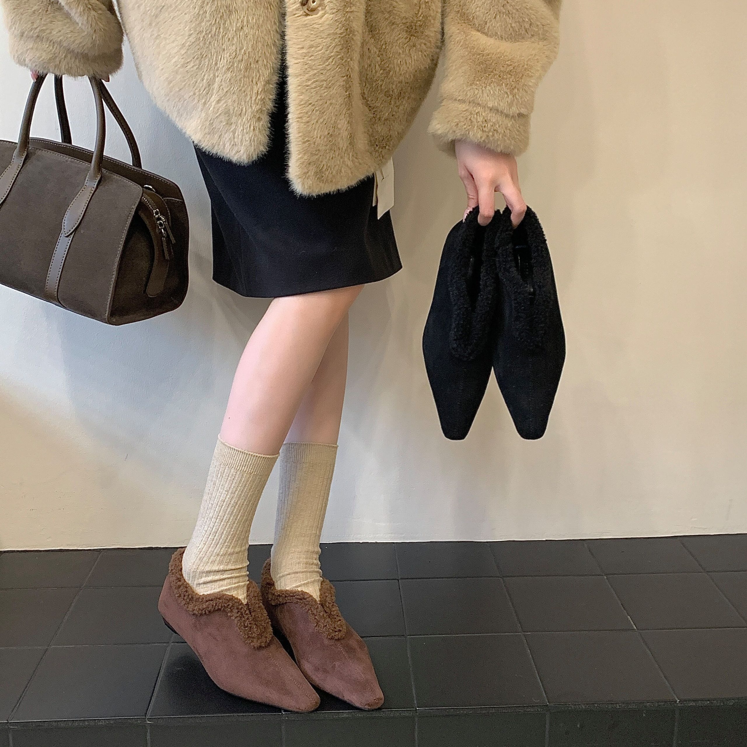 2025 New Winter Fuzzy Flat Shoes Women's Square Toe Comfortable Shallow Mouth Lamb Wool Casual Shoes - Image 5