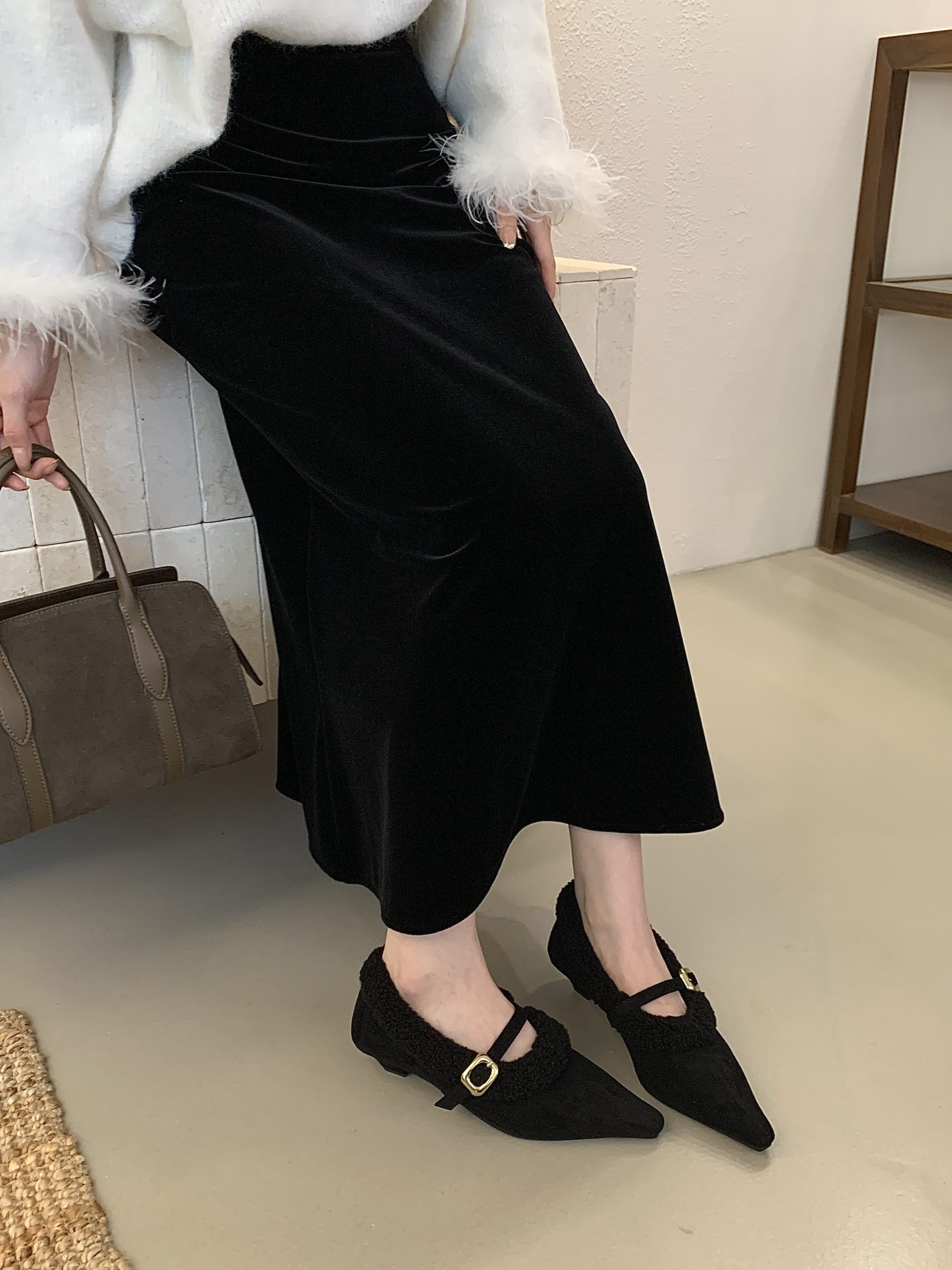 2025 New Winter Furry Pointed Toe Low Heel Lined Collar Chunky Heel One-Strap Fashion Comfort Women's Shoes - Image 3