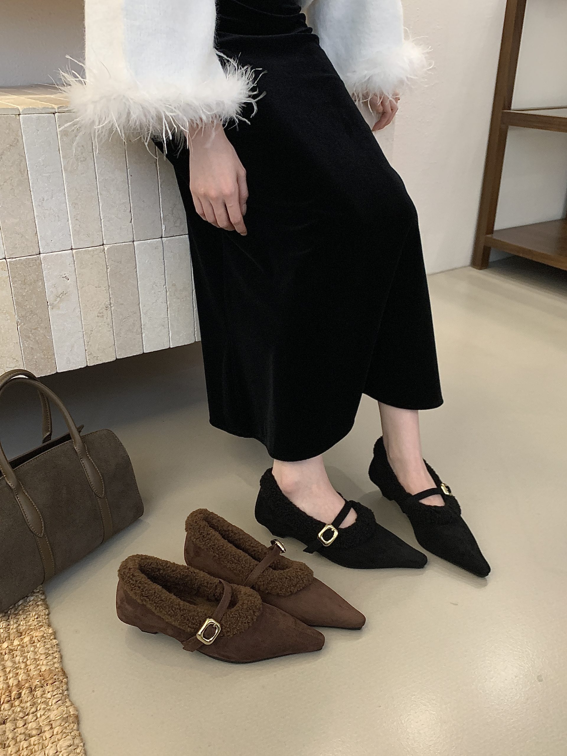2025 New Winter Furry Pointed Toe Low Heel Lined Collar Chunky Heel One-Strap Fashion Comfort Women's Shoes - Image 2