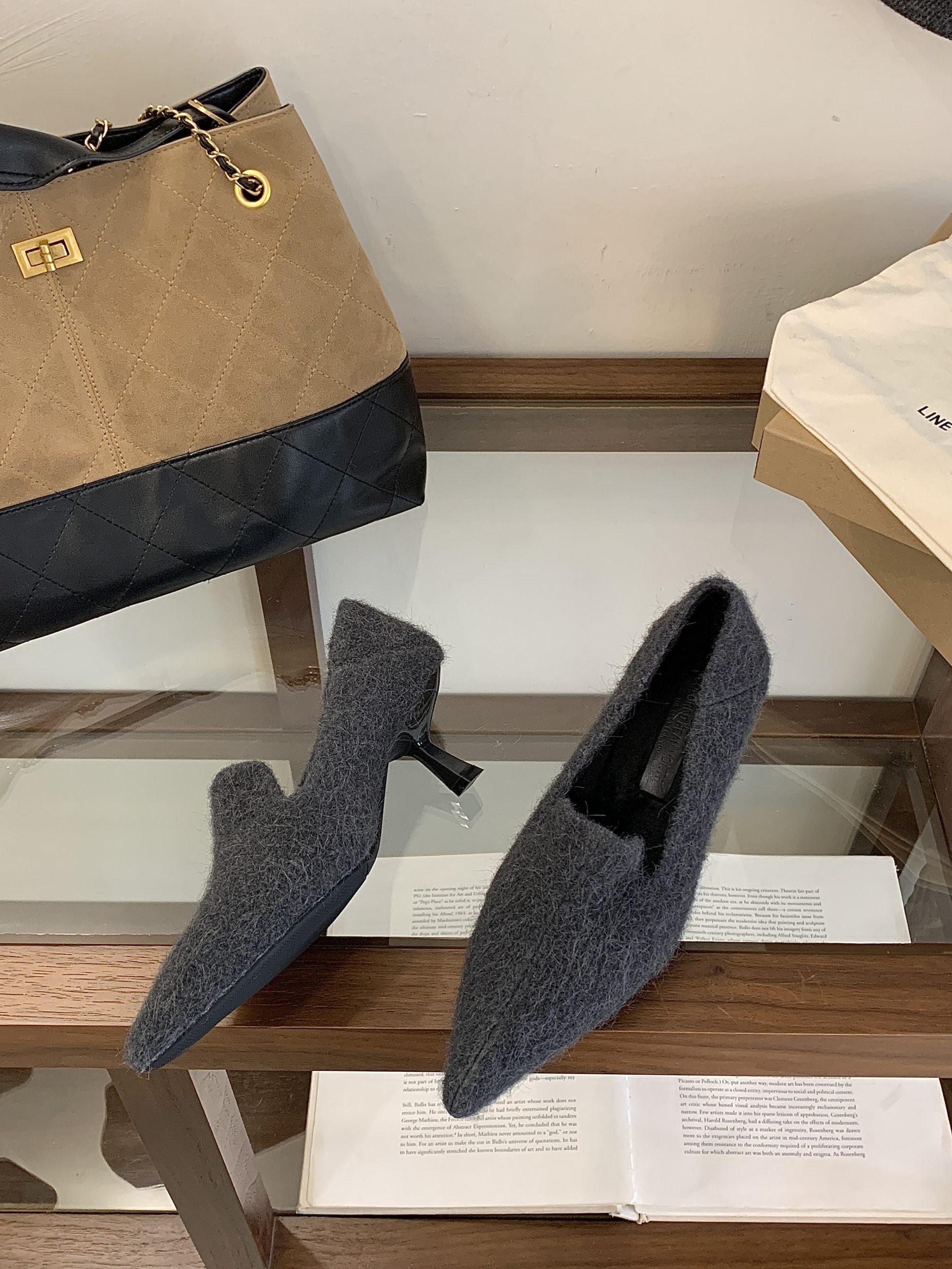 2025 New Winter Women's Pointed Toe Kitten Heel Faux Fur Slip-On Shoes